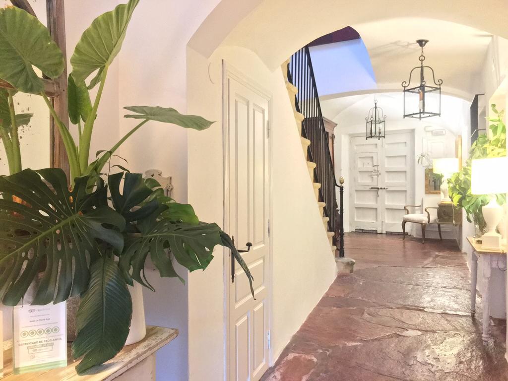 La Tierra Roja Villa Aliseda Екстериор снимка